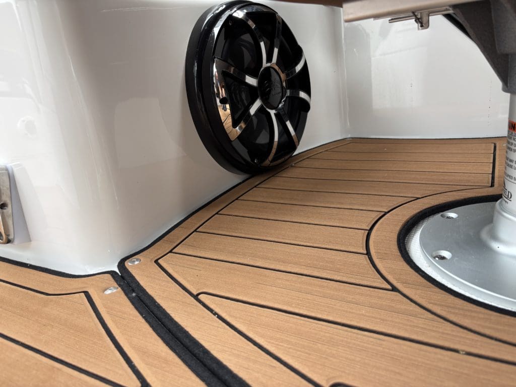 This image is by Aquaknox Marine.